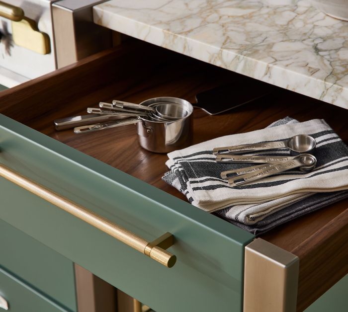Aga_INSTL_JMSHeritageEliseCabinetry_MineralGreen_23410792